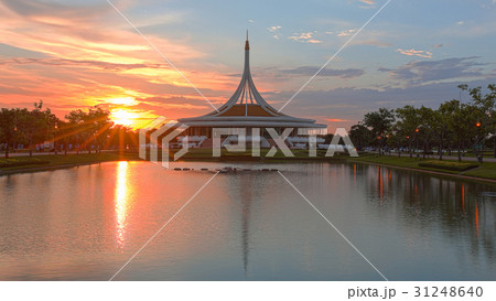 Sunset behind RAMA9 Bangok public park Sunset behind RAMA9 Bangok public park 31248640