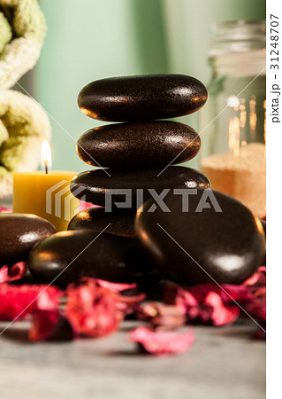 Spa still life with hot stones and candles 31248707