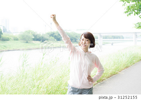 ランニング　女性 31252155