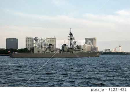 お台場付近を航行する海上自衛隊・護衛艦「いかづち」 31254421