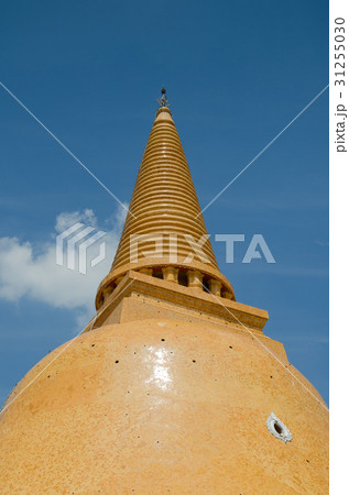Great Stupa Is Landmark of Nakhon Pathom Province. 31255030
