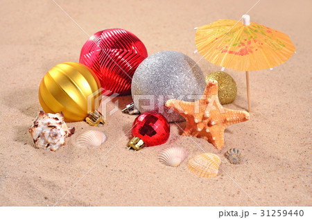 Christmas decorations, seashells and starfish Christmas decorations, seashells and starfish 31259440