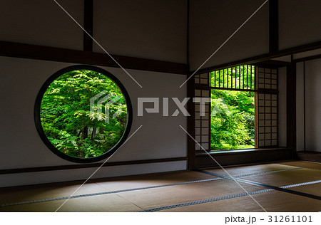 京都　源光庵　悟りの窓と迷いの窓 31261101