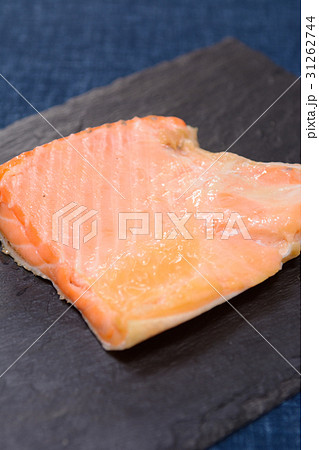 おいしい鮭のハラミ焼き おいしい鮭のハラミ焼き 31262744