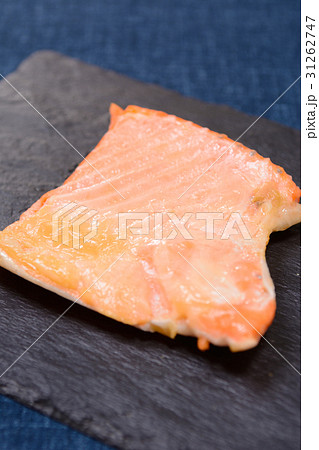 おいしい鮭のハラミ焼き おいしい鮭のハラミ焼き 31262747