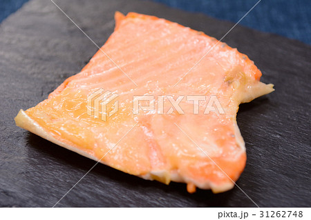 おいしい鮭のハラミ焼き おいしい鮭のハラミ焼き 31262748