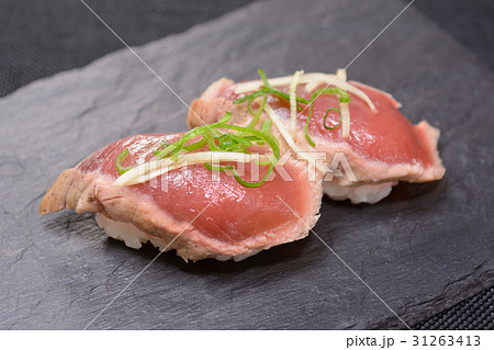 おいしい鰹の握り鮨 31263413