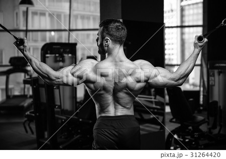 Handsome power athletic man diet training pumping up back muscle 31264420