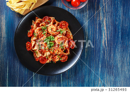 Pappardelle pasta with shrimp, tomatoes and herbs Pappardelle pasta with shrimp, tomatoes and herbs 31265493