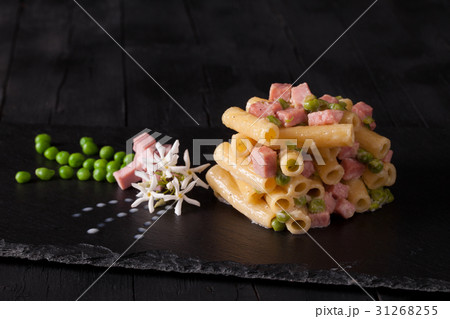 Pasta With Peas And Ham 31268255