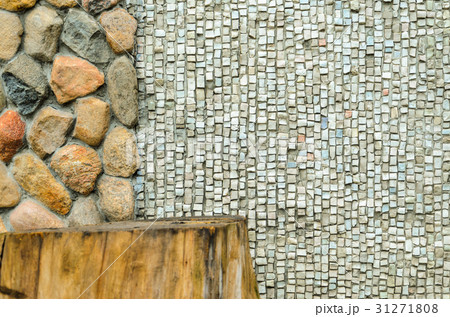 Wall with various finishes with natural stone  31271808