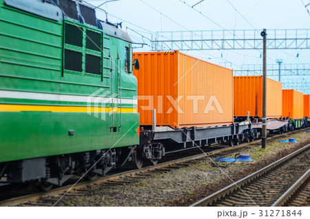 Transportation of cargoes by rail in containers 31271844