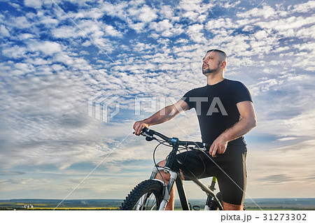 Close-up portrait of the cyclist against beautiful 31273302