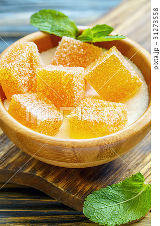 Bowl of homemade orange marmalade. 31273558