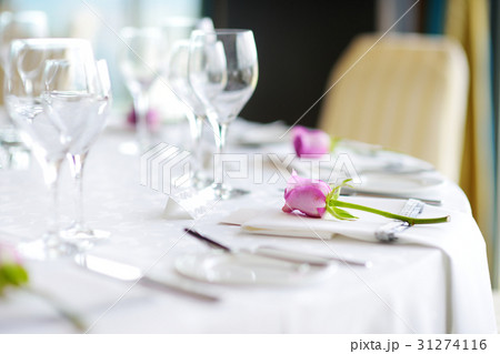 Beautiful table setting with crockery and flowers 31274116