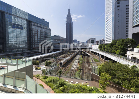 東京 新宿 新宿駅屋上庭園から代々木方面の眺めの写真素材