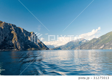 Lake Garda is the largest lake in Italy. It is 31275013