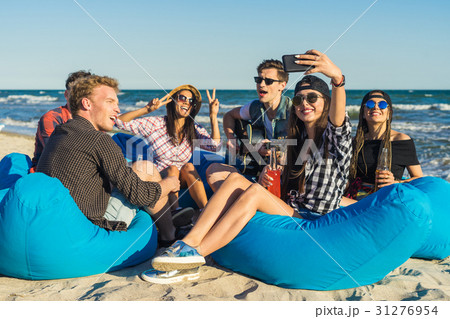 group of friends having fun at the beach 31276954