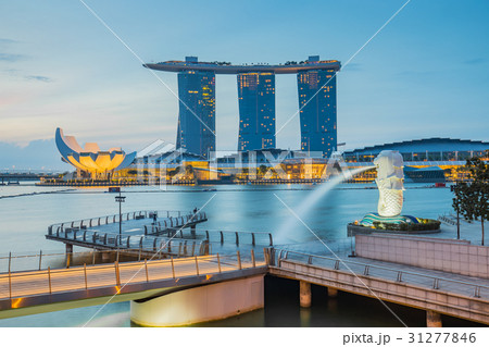The Merlion and Marina Bay Sands in Singapore 31277846