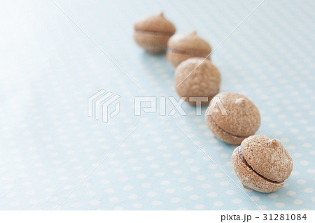 おうちでお菓子作り チョコレートサンドウィッチクッキー おうちでお菓子作り チョコレートサンドウィッチクッキー 31281084