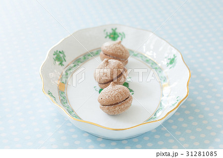 おうちでお菓子作り チョコレートサンドウィッチクッキー おうちでお菓子作り チョコレートサンドウィッチクッキー 31281085