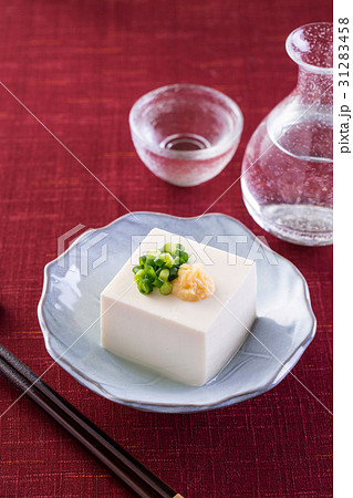 冷奴と日本酒 冷奴と日本酒 31283458