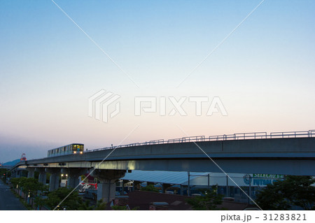 六甲ライナーの夕暮れ 31283821
