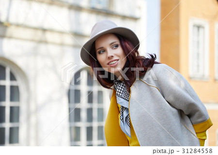 Close-up Fashion woman portrait of young pretty trendy girl posi Close-up Fashion woman portrait of young pretty trendy girl posi 31284558