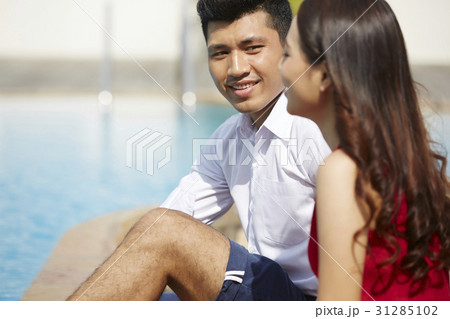 the man is looking and smiling with the woman 31285102