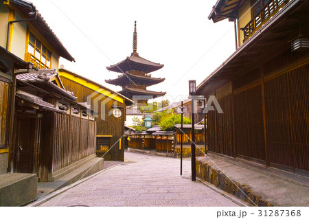 京都　八坂の塔の見える町並み 31287368