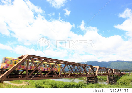 鉄橋を走る山形鉄道 31288137