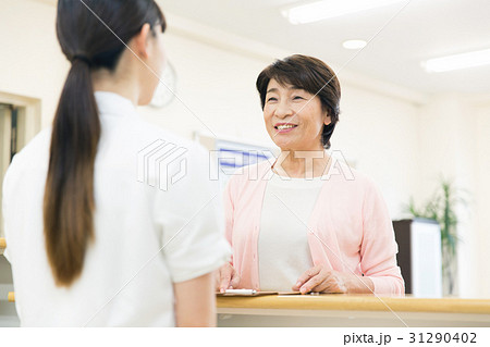 病院 受付 窓口 31290402