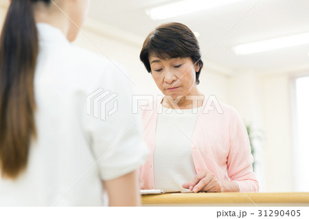 病院 受付 窓口 31290405