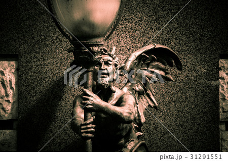 Statue of a demon 31291551