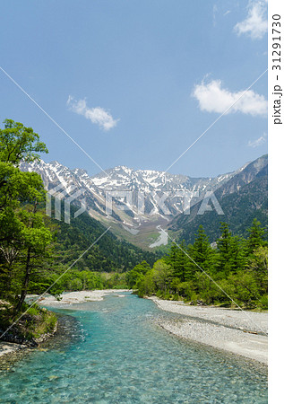 Hotaka mountain range and azusa river at kamikochi 31291730