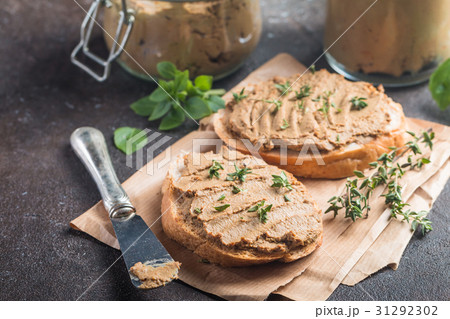 Fresh chicken liver pate 31292302