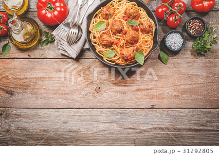 Spaghetti pasta with meatballs Spaghetti pasta with meatballs 31292805