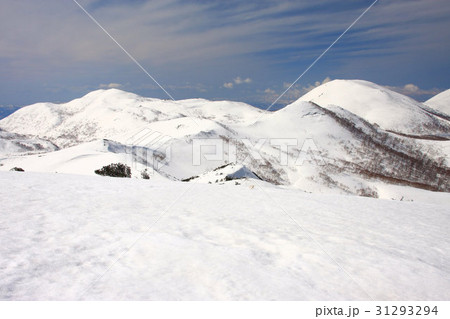 早春のワイスホルン山頂から見る雪のニセコ連峰 31293294