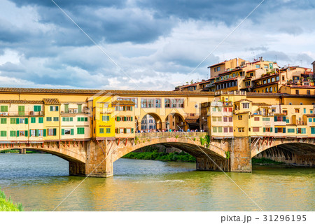 Ponte Vecchio over Arno river in Florence 31296195
