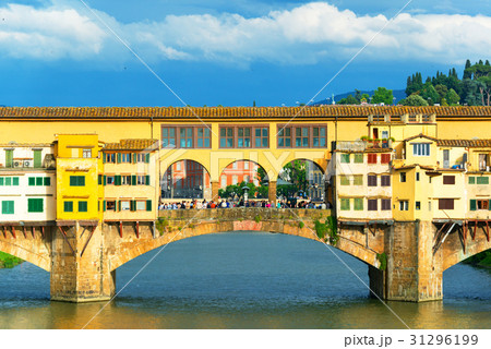 Ponte Vecchio over Arno river in Florence Ponte Vecchio over Arno river in Florence 31296199