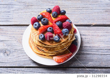 Pancakes with berries Pancakes with berries 31296554