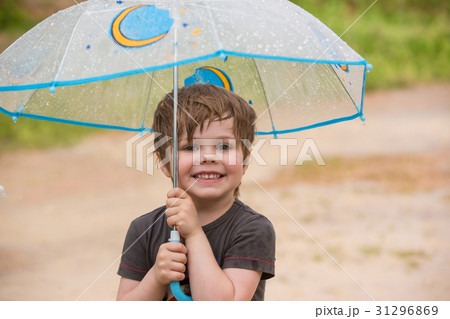 Little boy under umbrella 31296869