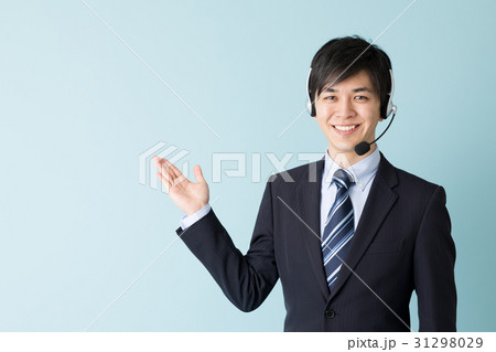 ビジネスマン　ブルーバックイメージ 31298029