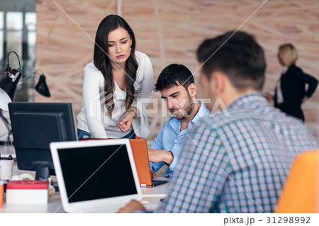 Startup Diversity Teamwork Brainstorming Meeting 31298992