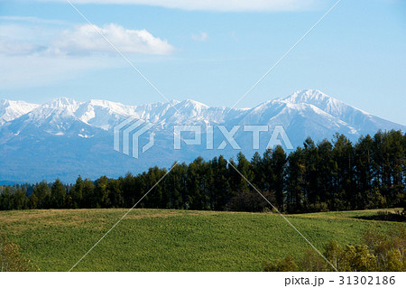 冠雪した秋の山並み 冠雪した秋の山並み 31302186