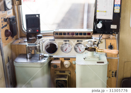 電車の運転席 電車の運転席 31305776