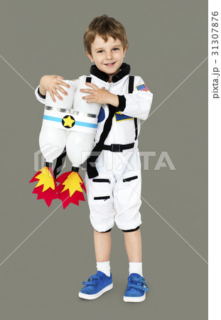 Little boy with astronaut dream job smiling 31307876