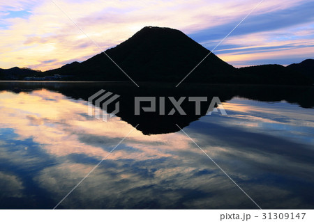榛名湖 夜明けの写真素材