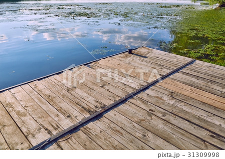 Lakeside pier detail 31309998