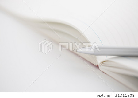 ノートとボールペン 31311508